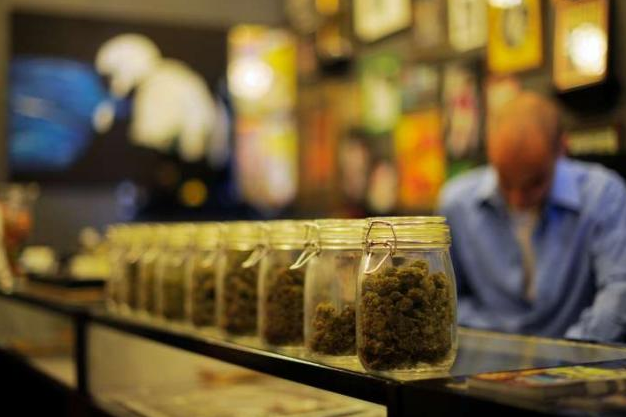 L.A. City Council Votes To Ban Medical Marijuana Dispensaries